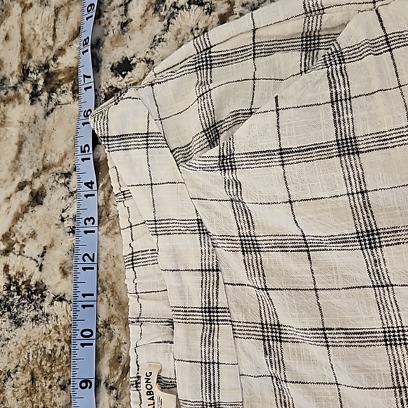 2/$10 Billabong woven pants - Picture 4 of 6